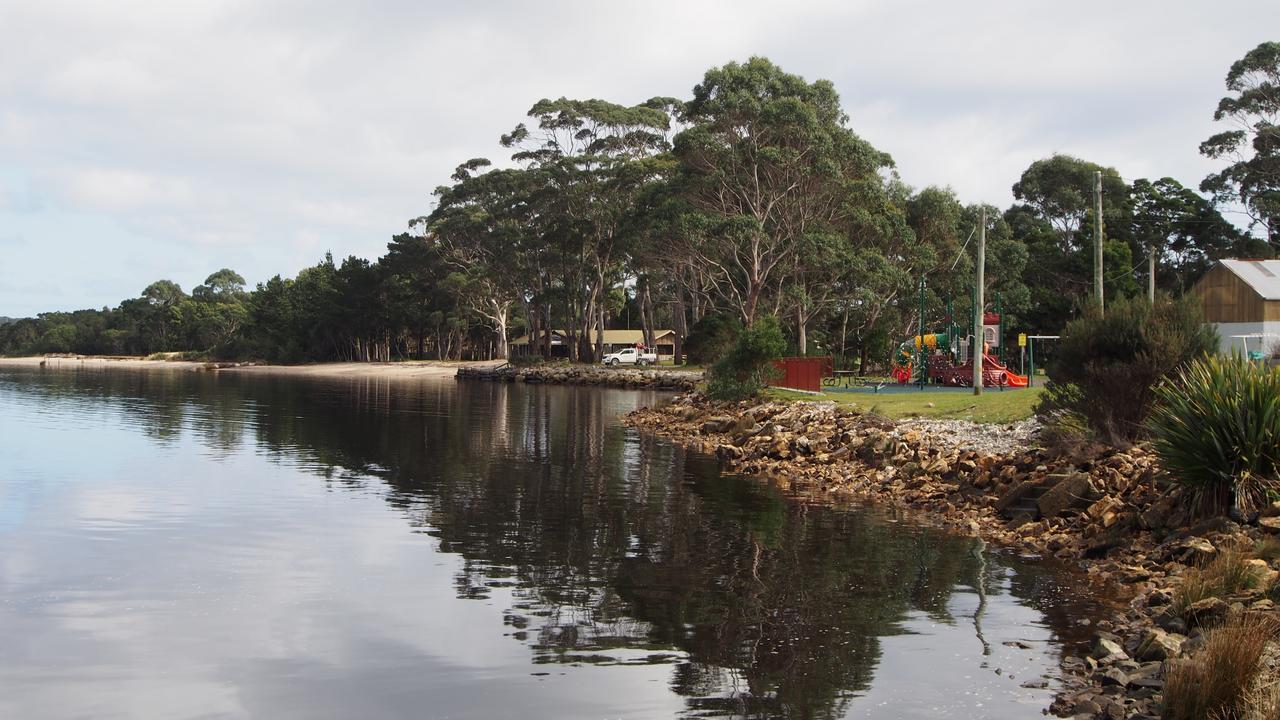 Strahan Retreat Holiday Park Luaran gambar
