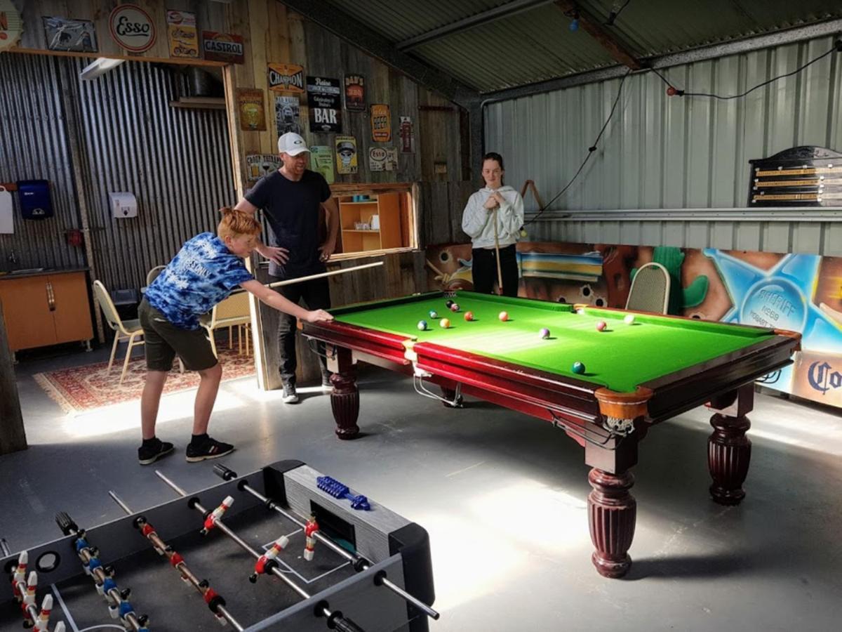 Strahan Retreat Holiday Park Luaran gambar